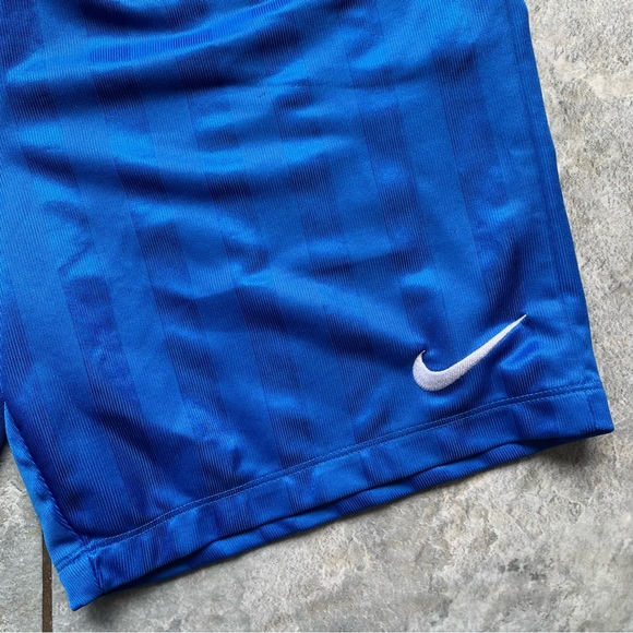 Nike gym shorts W26 - Picture 2 of 5